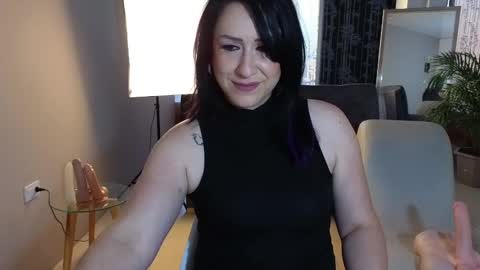 Snapshot of camil_milfdream chatting on December 20, 11:21 am Camil online show from December 20, 11:21 am