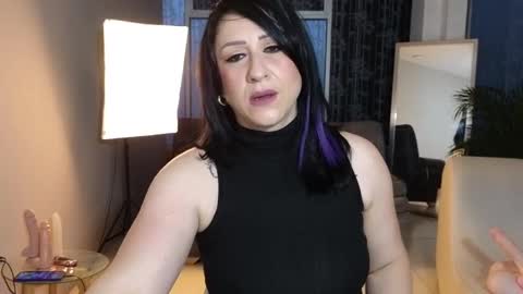 Snapshot of camil_milfdream chatting on December 30, 11:15 am Camil online show from December 30, 11:15 am