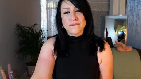 Snapshot of camil_milfdream chatting on February 1, 11:21 am Camil online show from February 1, 11:21 am