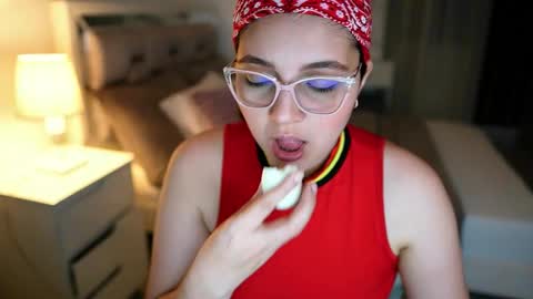 Camila buitrago online show from December 13, 10:59 pm