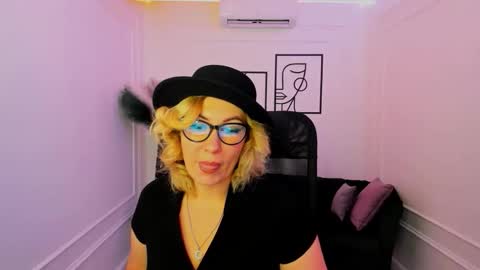 camilafatem online show from September 12, 1:07 pm