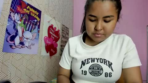 Snapshot of camilagreco_04 chatting on February 13, 12:43 pm camila online show from February 13, 12:43 pm