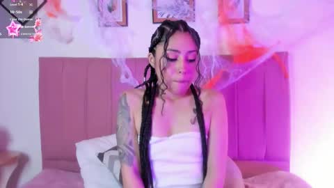 Camila online show from October 31, 4:00 pm