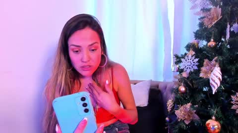Snapshot of camilawm19 chatting on December 4, 2:37 pm Camila online show from December 4, 2:37 pm