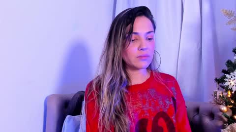 Snapshot of camilawm19 chatting on December 5, 3:04 am Camila online show from December 5, 3:04 am