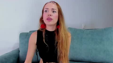 Snapshot of camilawm19 chatting on March 6, 7:21 pm Camila online show from March 6, 7:21 pm