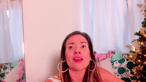 Snapshot of camilawm19 chatting on December 7, 8:05 pm Camila online show from December 7, 8:05 pm