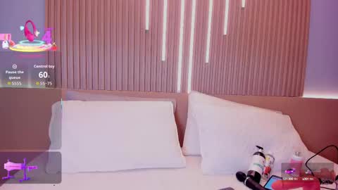 Snapshot of camile_cute chatting on September 10, 8:53 pm camile_cute online show from September 10, 8:53 pm