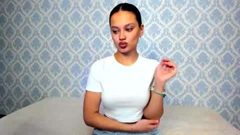 camilla_williamsss online show from October 8, 9:52 pm