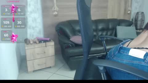 Snapshot of camille_diaz19 chatting on March 8, 10:34 pm Camille online show from March 8, 10:34 pm
