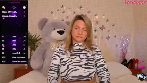 Snapshot of camille_game chatting on December 7, 12:30 am Camille Game online show from December 7, 12:30 am