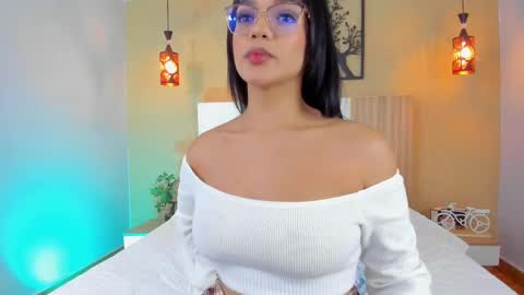 Snapshot of camille_lynn chatting on February 22, 4:18 am Camille Lynn online show from February 22, 4:18 am