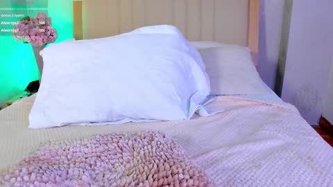 Snapshot of camille_lynn chatting on October 22, 12:59 am Camille Lynn online show from October 22, 12:59 am