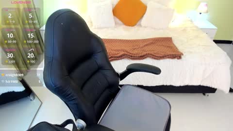 Snapshot of camille_olsen_ chatting on October 19, 12:29 pm Camille online show from October 19, 12:29 pm