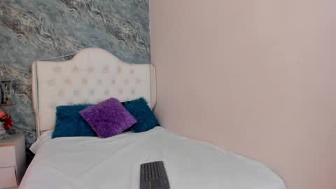 Snapshot of camillen_pettid chatting on January 26, 7:31 pm C A M I L L E N Help me get to the top online show from January 26, 7:31 pm