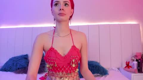 Snapshot of camillen_pettid chatting on October 31, 10:58 pm C A M I L L E N Help me get to the top online show from October 31, 10:58 pm