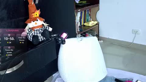 Snapshot of camilonrilli chatting on October 29, 2:27 am Cami  online show from October 29, 2:27 am