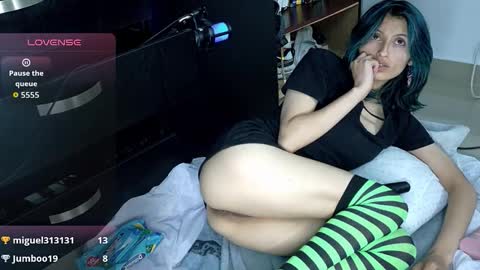 Snapshot of camilonrilli chatting on October 2, 5:23 am Cami  online show from October 2, 5:23 am