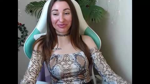 cammila horn online show from December 22, 12:30 pm