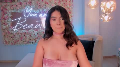 Snapshot of candaserussell chatting on October 25, 8:48 pm Candanse R online show from October 25, 8:48 pm