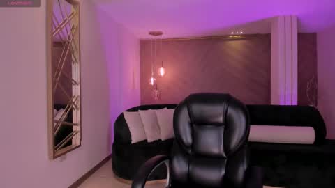 Snapshot of candaserussell chatting on October 1, 12:04 am Candanse R online show from October 1, 12:04 am