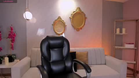 Snapshot of candaserussell chatting on October 8, 8:57 pm Candanse R online show from October 8, 8:57 pm