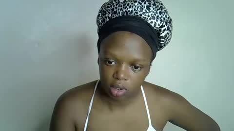 candiemaya online show from April 12, 11:46 am