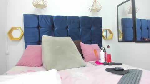 Snapshot of candy_big_tits18 chatting on October 27, 1:12 am candy_big_tits18 online show from October 27, 1:12 am