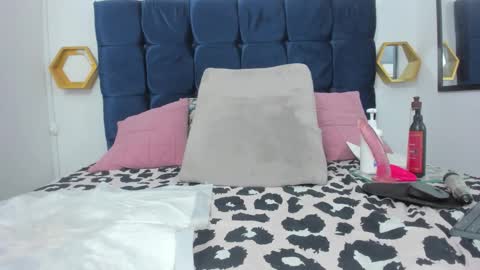 Snapshot of candy_big_tits18 chatting on October 17, 1:53 am candy_big_tits18 online show from October 17, 1:53 am