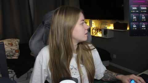 Snapshot of candy_meggie chatting on January 7, 4:27 pm Megan online show from January 7, 4:27 pm
