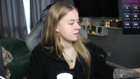 Snapshot of candy_meggie chatting on December 20, 11:10 am Megan online show from December 20, 11:10 am