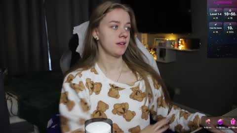 Snapshot of candy_meggie chatting on December 25, 10:28 am Megan online show from December 25, 10:28 am