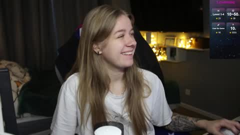 Snapshot of candy_meggie chatting on December 27, 6:57 am Megan online show from December 27, 6:57 am