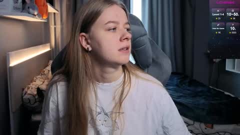Snapshot of candy_meggie chatting on February 10, 10:53 am Megan online show from February 10, 10:53 am