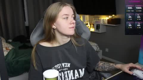 Snapshot of candy_meggie chatting on December 18, 7:41 pm Megan online show from December 18, 7:41 pm