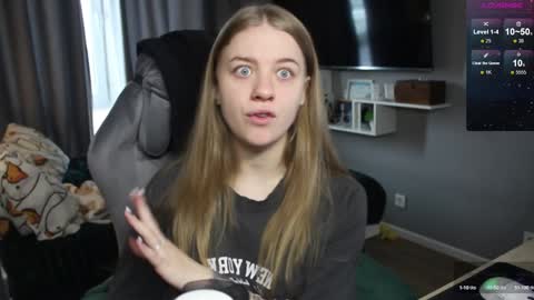 Snapshot of candy_meggie chatting on January 17, 9:39 am Megan online show from January 17, 9:39 am
