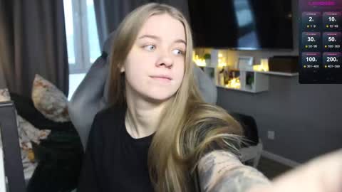 Snapshot of candy_meggie chatting on January 13, 12:56 pm Megan online show from January 13, 12:56 pm