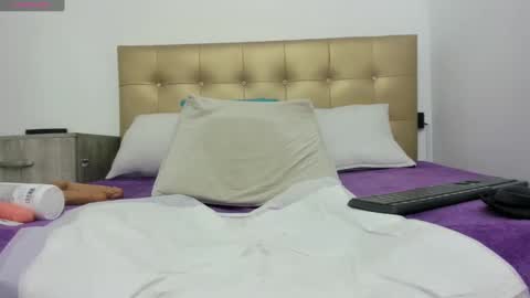 Snapshot of candy_sex_18x chatting on October 5, 1:32 am candy_sex_18x online show from October 5, 1:32 am