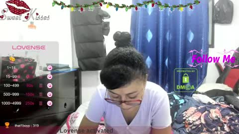 Snapshot of candy_val chatting on January 5, 5:20 am candy_val online show from January 5, 5:20 am