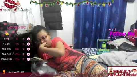 Snapshot of candy_val chatting on December 6, 7:10 am candy_val online show from December 6, 7:10 am