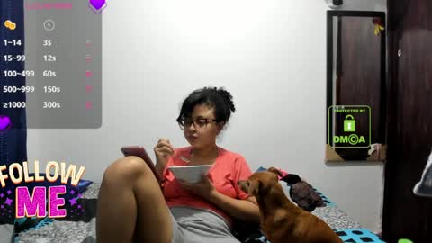 candy_val online show from April 12, 5:43 am