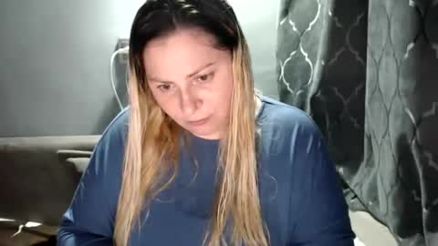 Snapshot of candycream74 chatting on October 25, 7:32 pm Laura online show from October 25, 7:32 pm