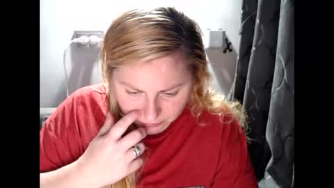 Snapshot of candycream74 chatting on February 8, 7:27 pm Laura online show from February 8, 7:27 pm