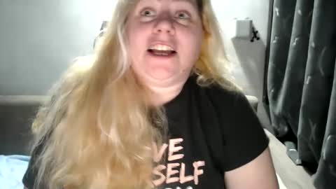 Snapshot of candycream74 chatting on February 17, 3:33 pm Laura online show from February 17, 3:33 pm