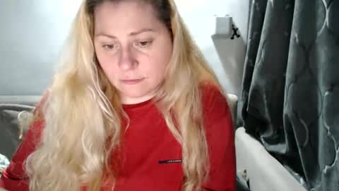 Snapshot of candycream74 chatting on February 25, 6:55 pm Laura online show from February 25, 6:55 pm