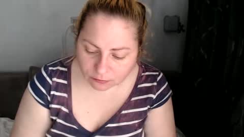 Snapshot of candycream74 chatting on February 14, 10:17 am Laura online show from February 14, 10:17 am