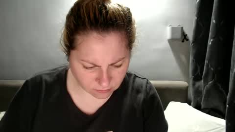 Snapshot of candycream74 chatting on February 19, 5:38 am Laura online show from February 19, 5:38 am