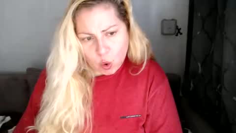 Snapshot of candycream74 chatting on February 25, 7:52 am Laura online show from February 25, 7:52 am