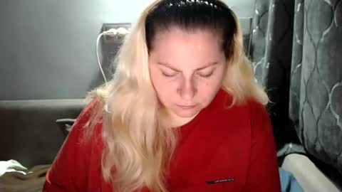 Snapshot of candycream74 chatting on October 22, 5:01 am Laura online show from October 22, 5:01 am