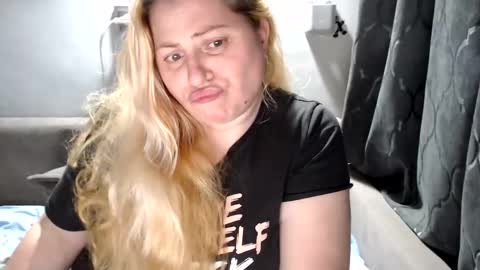 Snapshot of candycream74 chatting on February 21, 11:10 pm Laura online show from February 21, 11:10 pm